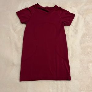 Lululemon Swiftly tech shirt in size 4 magenta!
